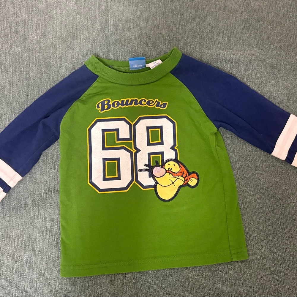 2006 Disney tigger shirt